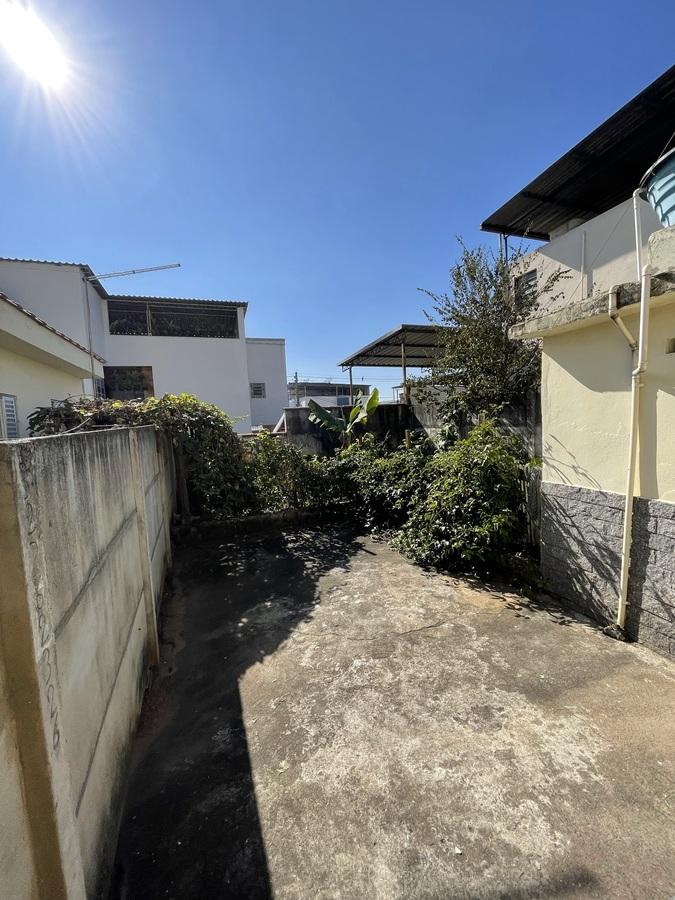 Casa para Locação, Juiz de Fora / MG, bairro Nova Era, 2 dormitórios, 1 banheiro, 1 vaga de garagem
